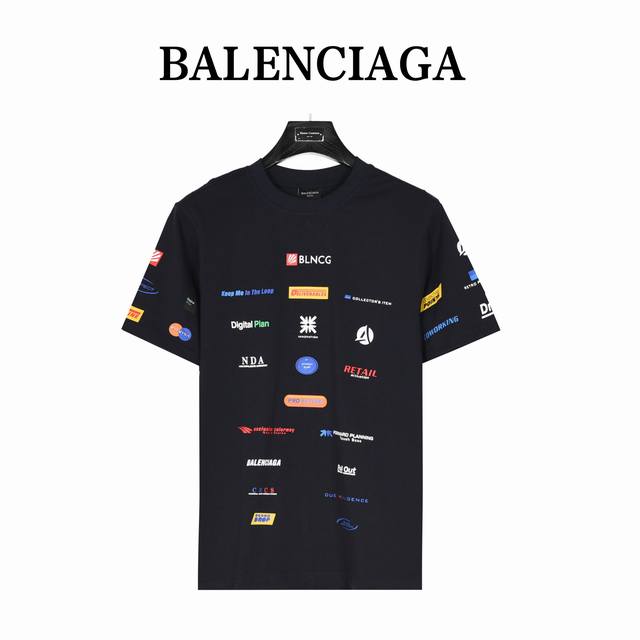 Balenciaga 巴黎世家 24Ss 赛车服多元素标签印花短袖t恤 宝蓝 定制50支精紧棉纱、活性染色，重固色、爽滑手感面料重工洗水、 微阔小流肩时尚版型、