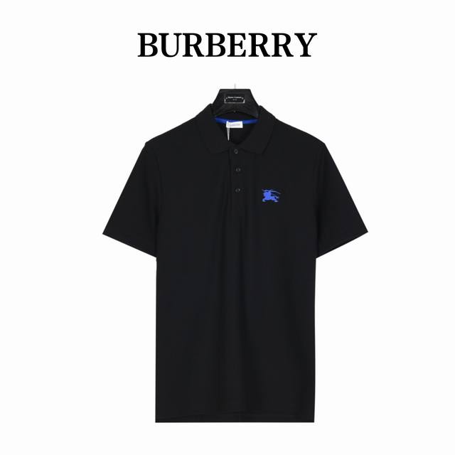 Burberry 巴宝莉 胸口刺绣战马短袖polo衫 选用棉质珠地网眼布打造，定制材质280G长绒棉，衣领为双系统提花定织扁机制成，有弹性，不变形，衣服全部原生