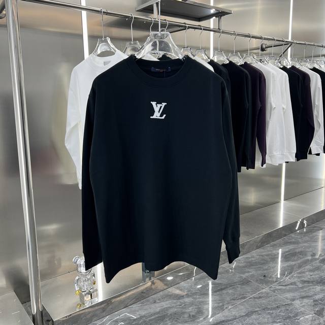 Lv 2024秋冬新款 Logo立体绣花个性款圆领320G厚长袖tee 实物很棒男女同款宽松版 尺码s M L Xl Xxl 五个码 黑色 紫色 白色