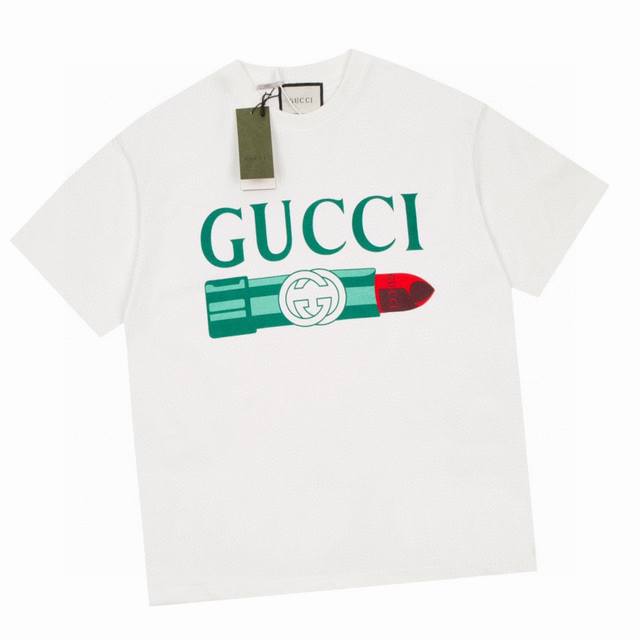 古驰 Gucci 夏季新款 G家口红印花圆领短袖T恤 重磅纯棉面料材质 高克重具备塑形效果 具有良好的吸湿性和透气性 穿着亲肤舒适 胶浆印花工艺融入渗透技术.