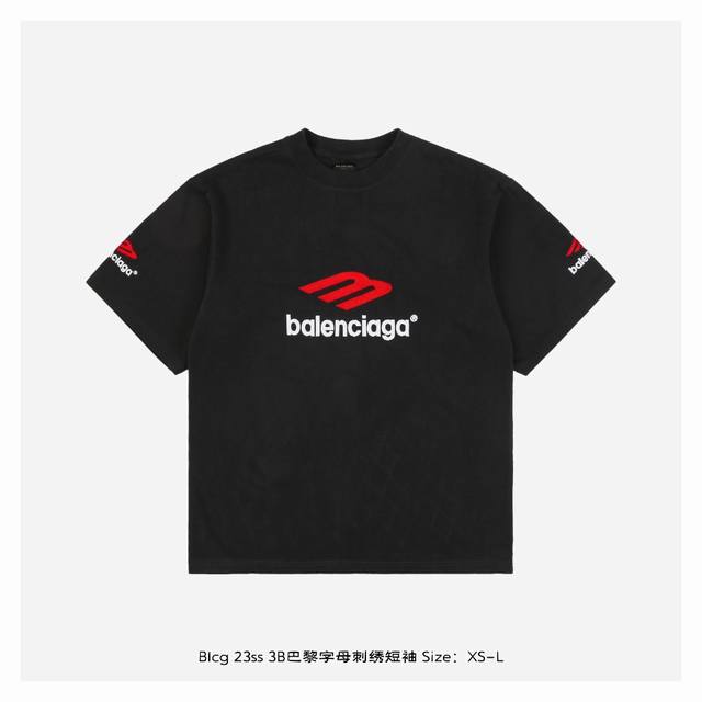 Balenciaga 巴黎世家 23ss 3B巴黎字母刺绣短袖 采用16支精梳赛络纺平纹布对板环保硫化染色，成衣克重330克，无尘烧毛加食毛工艺，确保布面清晰上