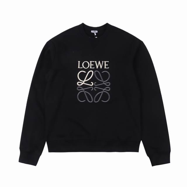 LOEWE罗意威 Anagram绣花长袖圆领卫衣 采用400克鱼鳞底精梳全棉卫衣料，胸前绣花工艺 ，通过使用针线在织物上缝制出“LOEWE Anagram”图案