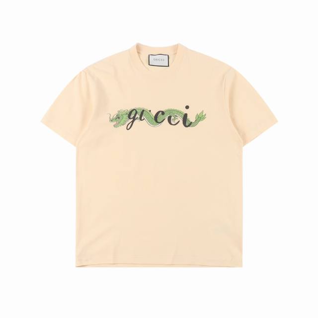 Gucci 古驰 一条龙短袖 定制1:1螺纹，面料舒适亲肤无无异感，定制定染面料，纺织密度高，垂感佳，不易变形，厚织感加上紧密纺纱工艺，不会影响面料的透气性，成