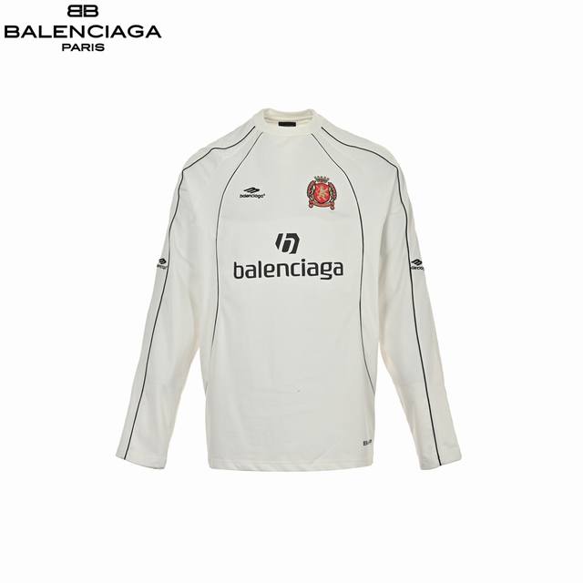 Balenciaga 巴黎世家 24ss 曼联刺绣长袖 采用26支双纱 300克重面料 进口针织针梳棉进行制作，厚度适中，有垂感又有轮廓型，上身就是一个舒适！！