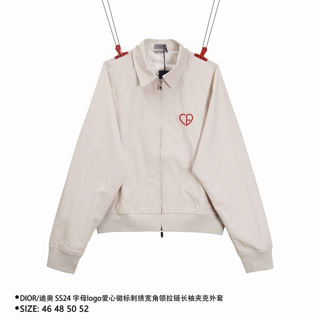 DIOR 迪奥 SS24 字母logo爱心徽标刺绣宽角领拉链长袖夹克外套 Size：46 48 50 52 颜色：白色 穿着方式：门襟拉链 面料：棉 男女同款