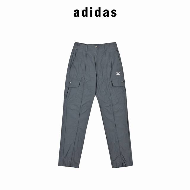 adidas originals x KR OP 联名款陈冠希同款长裤 阿迪达斯三叶草 潮流之王冠希哥上身款，这次的联名设计亮点，还是在立体裁剪上！一衣一裤多种