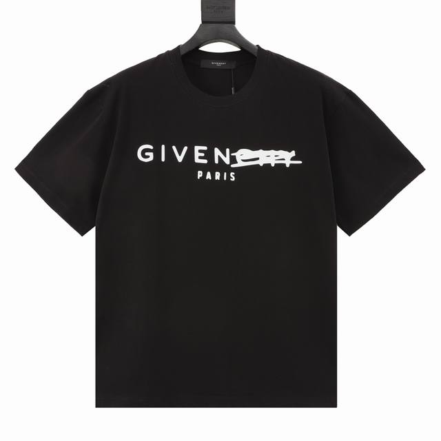 Givenchy 纪梵希 24SS 涂改字母短袖T恤 面料采用定制240g 26支特滑双股精棉平纹高密无尘全棉布料。前幅高密度加厚，走线平整，代工品质，全套定制