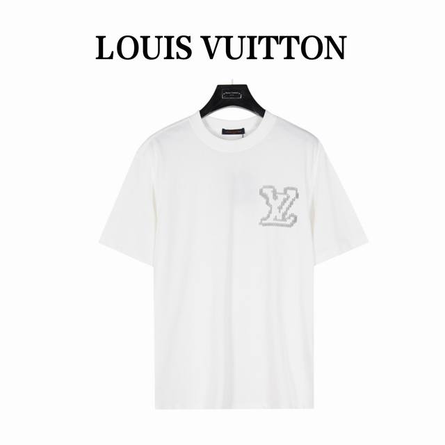 Louis Vuitton 路易威登 别针logo短袖T恤 定制50支精紧棉纱、活性染色，重固色、爽滑手感面料洗水做预缩、 微阔小流肩时尚版型、穿后再洗干后胸围