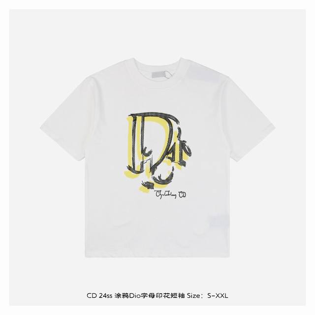 Dior 迪奥 24ss 涂鸦Dio字母印花短袖 面料采用230克重精梳棉，定制32支1*1螺纹，成衣两遍水洗处理，面料舒适亲肤无异感，定制定染面料，纺织密度高