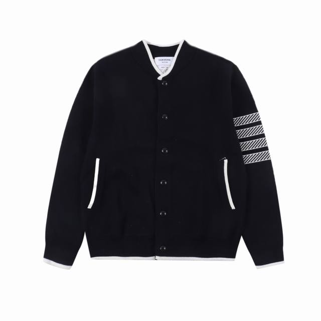 THOM BROWNE TB 汤姆布朗 23FW 船锚棒球服外套 本产品跟据原版采用100%新疆长绒棉，使用德国进口7.2超紧密度空气层提花针法编制而成，图案花