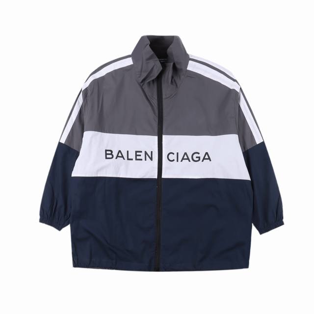 Balenciaga 巴黎世家 BLCG灰蓝拼接标语冲锋衣外套 轻奢主义 男女日常通勤穿搭必备单品 详细特征 定织定染80支全棉双纱高密府绸面料 进口环保胶浆丝