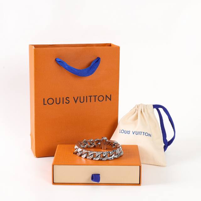 Louis Vuitton路易威登 Chain Links银色手链 春夏季展现 Virgil Abloh 在珠宝领域的造诣，此款 Chain Links 手链则