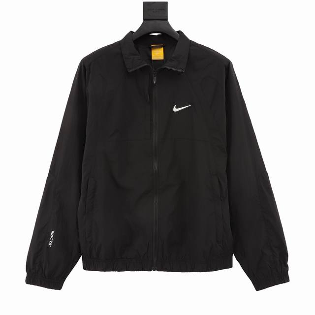 Nike x Drake 联名款 NOCTA系列撞色立领夹克外套男女同款 情侣款 面料采用梭织原版定制 功能性防水面料logo印花全部采用原版印花 潮流设计极简