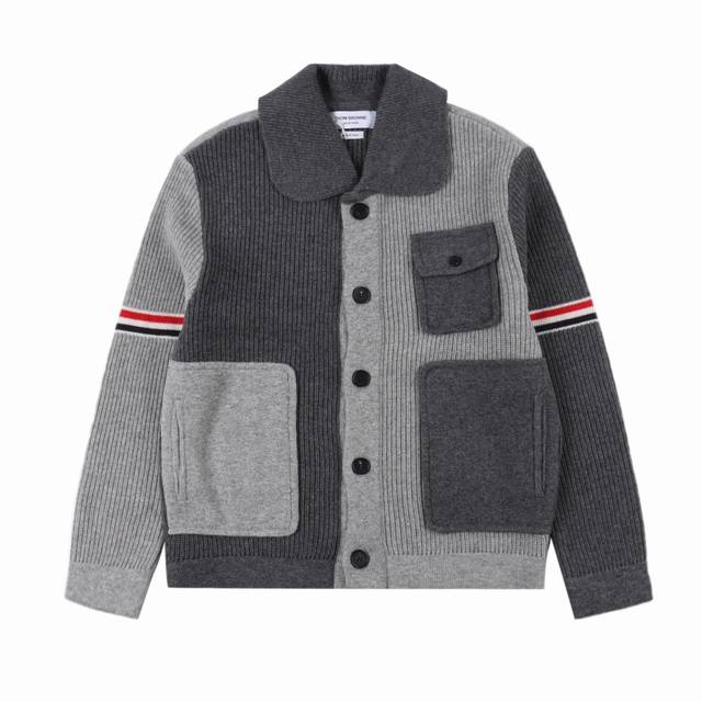 THOM BROWNE TB 22FW 重工羊毛夹克 本产品根据原版采用澳毛条羊毛，整件使用德国进口7.2针型加3.5.2针型组合编织，口袋组成部分都需编织成型