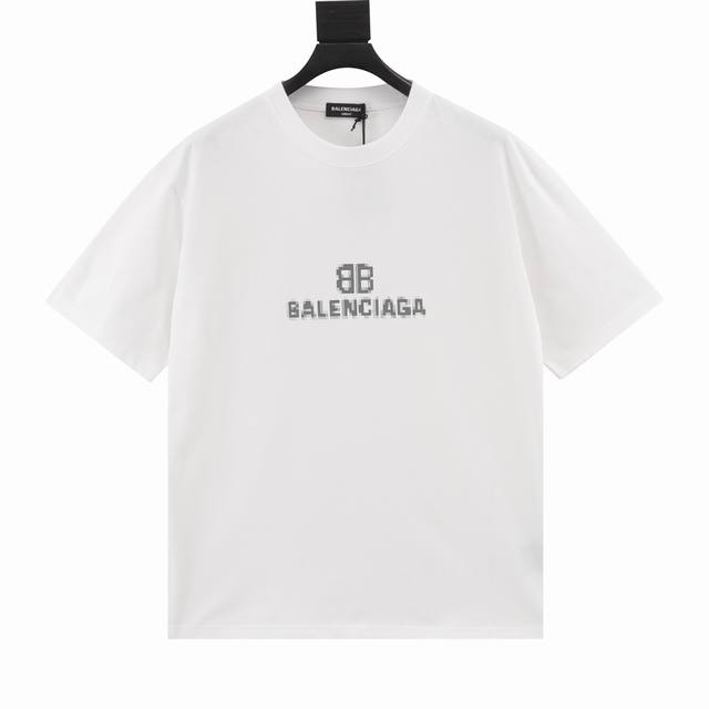 Balenciaga 巴黎世家 马赛克印花短袖 印花材料采用安全环保无毒婴儿认证的发泡材料；印花轮廓清晰干净，有康丽机器出来的质感；如果衣服要清洗的话，建议翻过