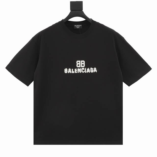 Balenciaga 巴黎世家 马赛克印花短袖 印花材料采用安全环保无毒婴儿认证的发泡材料；印花轮廓清晰干净，有康丽机器出来的质感；如果衣服要清洗的话，建议翻过