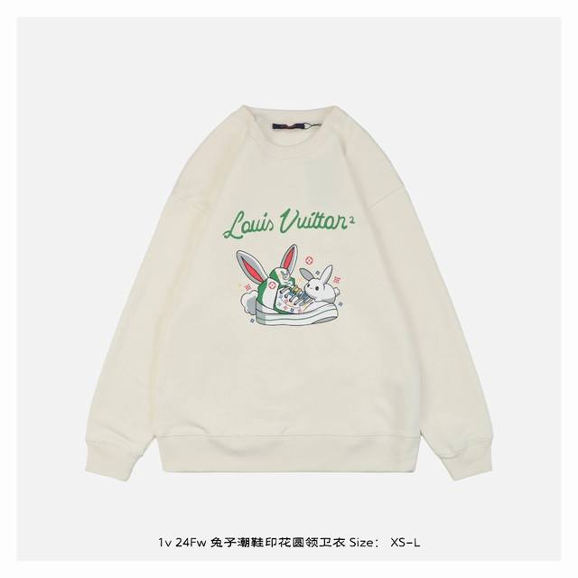 LV 24Fw 兔子潮鞋印花圆领卫衣 面料采用400克重双股大毛圈面料，定制32支螺纹，成衣两遍水洗处理，面料舒适亲肤无异感，定制定染面料，纺织密度高，垂感佳，