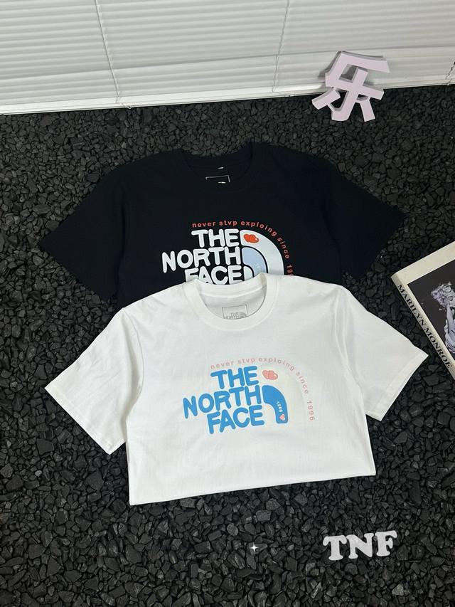 北面 The North Face 夏季蓝天白云印花短袖T恤情侣款 柜子同步 热度款tee！潮男潮女必备单品！可随意穿搭！对色对位直喷工艺！图案呈现出来立体感效