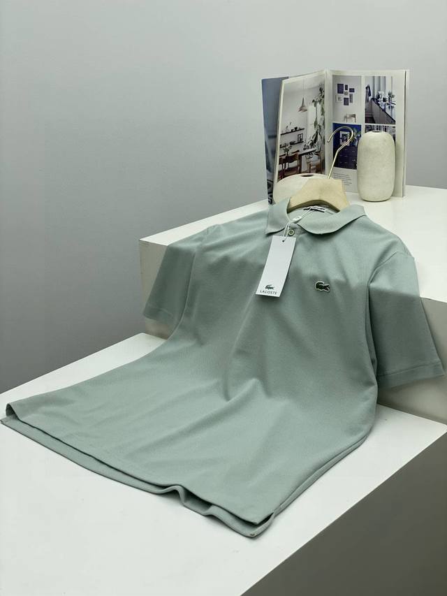 上新 Lacoste鳄鱼24ss新款小标刺绣logo翻领Polo衫短袖T恤衫 款式非常不错，商务通勤，经典POLO翻领设计，胸前经典小标logo绣花设计彰显个性