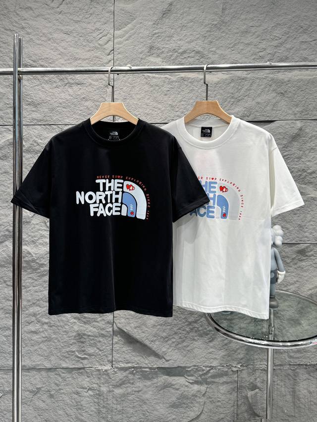 高版本带NFC芯片识别 The North Face 北面24夏季新款印花休闲宽松情侣款 短袖T恤856 细节:版本一比一复刻，吊牌 领标 水洗。带NFC芯片识