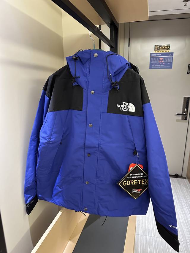 匠心复刻，压胶工艺，随意对比 90冲锋衣 蓝色 THE north face 北面tnf 美版经典1990户外冲锋衣 tnf的户外装备一直是神一般的存在 万年经