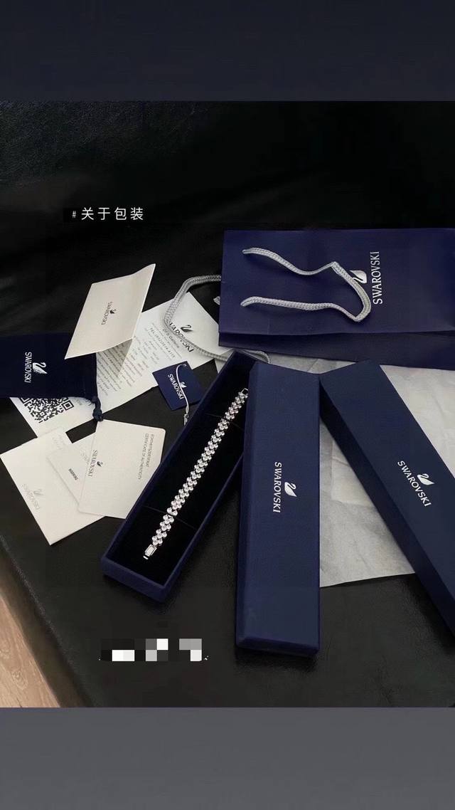 SWAROVSKI施华洛世奇 满钻手链 配全套包装 施华洛满钻手链 整条爆闪手链 移不开眼的程度 超级闪 叠戴其他手链也很好看 真的老想盯着看 美到了 整条都b