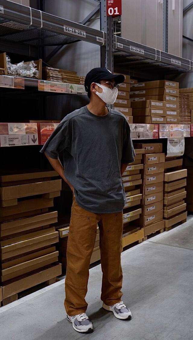 铆钉款 Carhartt WIP B01卡哈特主线重磅多口袋工装裤双膝伐木工裤 面料采用棉布水洗面料防撕拉,结实耐穿。这种坚韧的棉布经过漂洗可增加舒适度,同时又