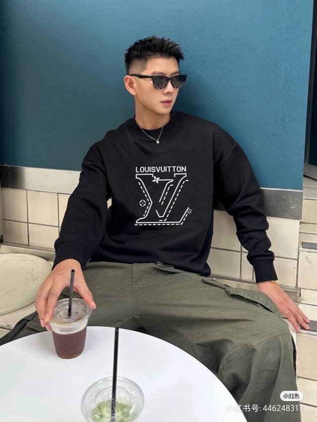 LOUIS VUITTONS 路易威登 LV24ss印花图案Logo圆领长袖卫衣 面料：定织原版36支精梳华棉，330克重，上身舒适休闲透气！ 印花使用全进口数