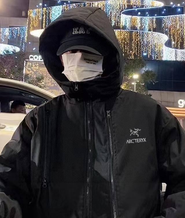 上新上新 ARCTERYX 始祖鸟暗黑系列机能风多拉链拼接连帽冲锋衣，暗黑系列外套，上身帅气百搭不挑人，休闲运动均可驾驭，经典永不过时绝佳春季出行穿搭必备单品