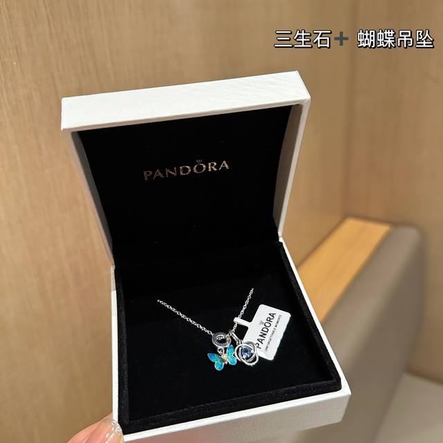 一个吊坠 两个吊坠 Pandora潘多拉循梦之蝶项链套装女春季设计轻奢礼物。蝴蝶吊坠叠戴三月幸运石，颜色好夏天的感觉，爱了爱了搭配衣服不在话下 循梦生长，相信至