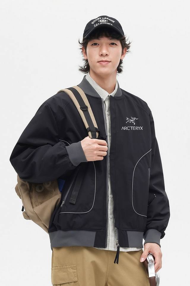 上新 ARCTERYX 始祖鸟秋季薄款男士重工拉链夹克外套 军工品质舒适透气 连帽设计 始祖鸟夹克结合了日常 休闲、户外活动一体！ 这款夹克设计的非常都市，很适