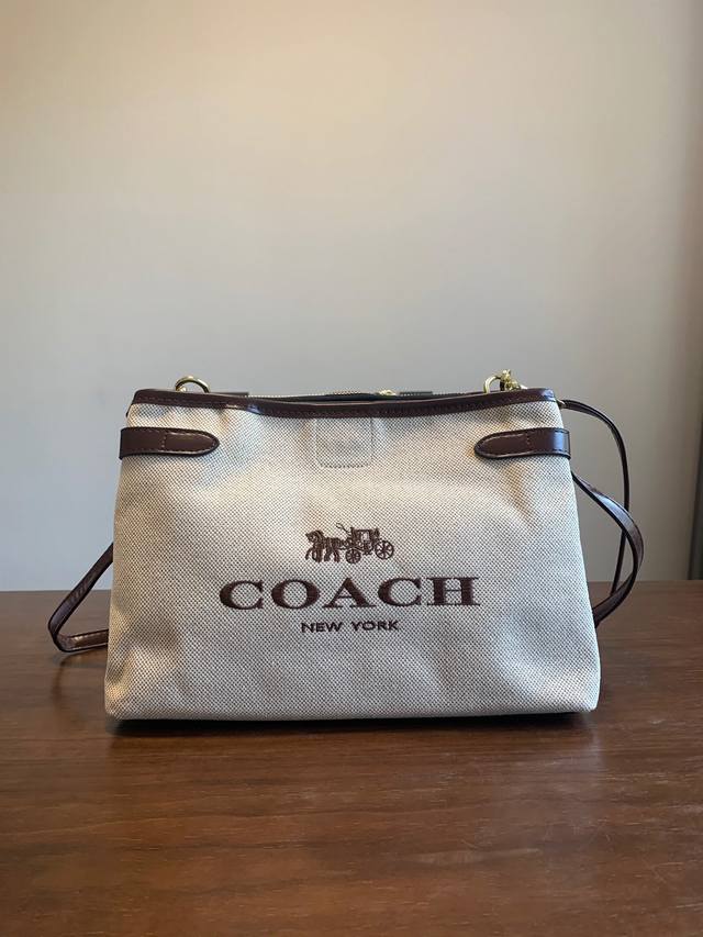 COACH 蔻驰女士COACH图案HANNA单肩斜挎包腋下包通勤！颜值至上！女生真的需要这样一款气质绝佳的大号斜挎包来满足自己的出行需要，谁背谁好看！ 青岛工厂