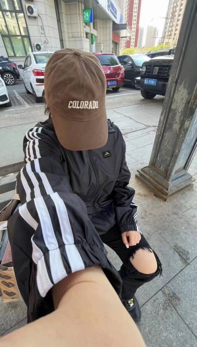 Adidas x Balenciaga 联名款三条杠设计冲锋衣外套，户外运动经典系列，流量爆款。经典永不过时绝佳出行穿搭必备单品 今年阿迪达斯与巴黎世家重磅联名