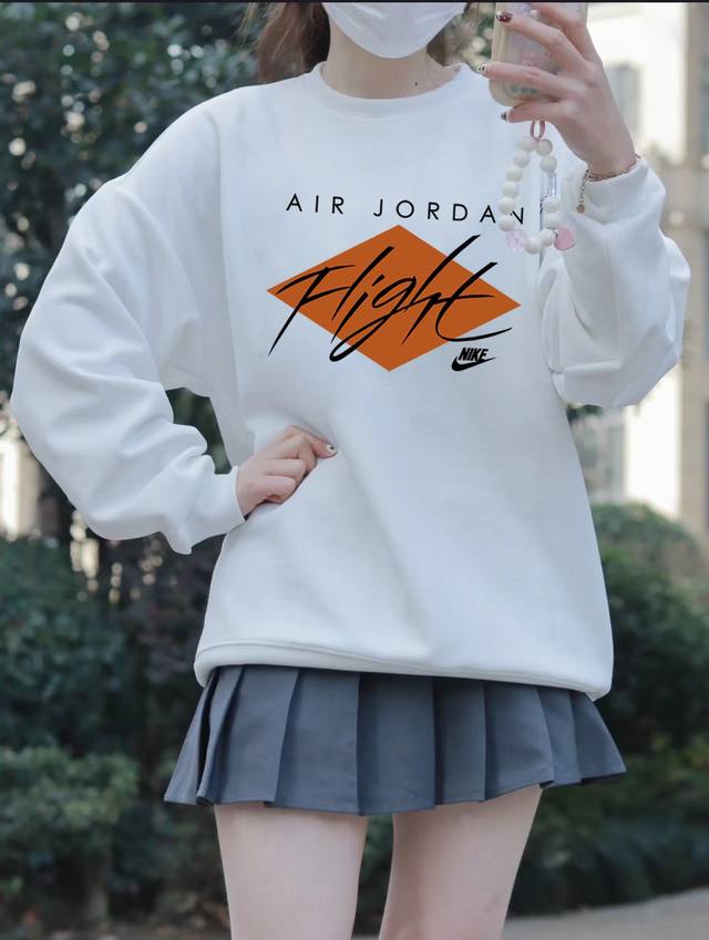 Nike x Air Jordan 耐克联名AJ飞人乔丹秋季圆领卫衣 本款采用新疆长绒棉纯棉面料，不起球不褪色不变形，质量超级好，柔软的让你爱不释手，布料挺实，