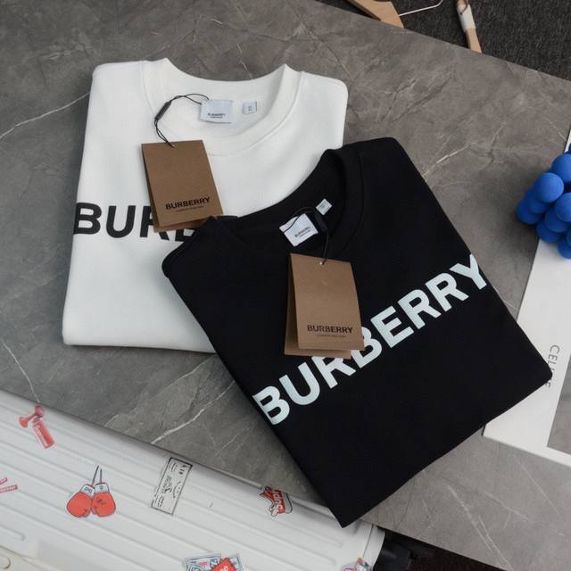 顶级复刻 高端定制 - Burberry BBR巴宝莉 经典款胸前字母发泡印花休闲圆领卫衣 - 款号：w230064 - 颜色：黑色 白色 - 购入原版开模打造