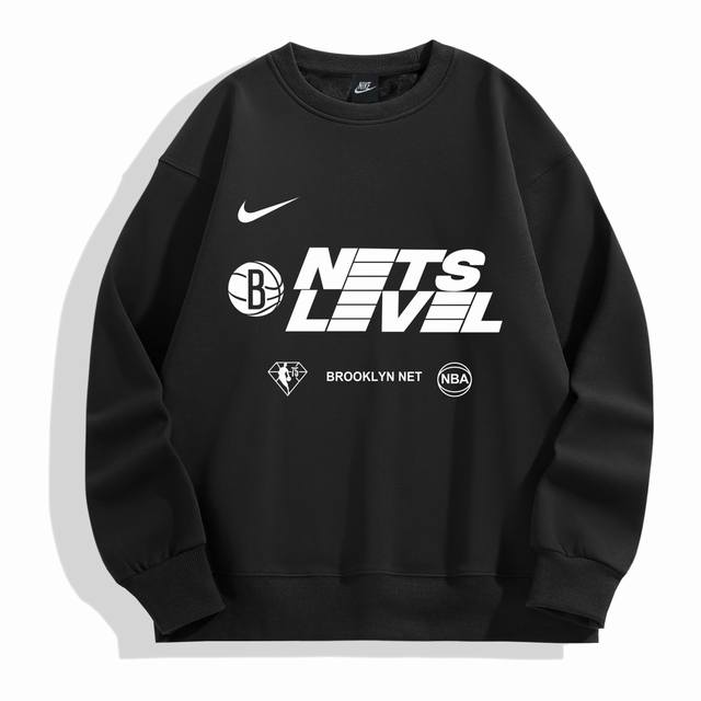 NBA x Nike 篮网队耐克训练服秋季圆领卫衣 甄选新疆华棉面料 柔软舒适 手感软糯细腻 高克重 上身充满质感 非常轻便舒适 运动宽松版型不紧身 轻松驾驭无