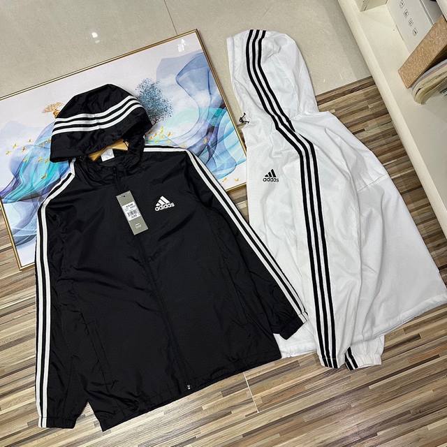 新款上新 Adidas阿迪达斯网遮阳外套男士运动服皮肤衣防风衣连帽夹克防晒服外套宽松版型 Adidas 阿迪达斯春夏季新款三条杠防紫外线连帽防晒服男女同款情侣款