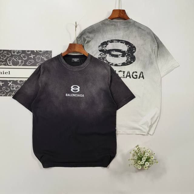 尺码S-XL 顶级品质 Balenciaga 巴黎世家BLCG 新款模糊字LOGO印花短袖， Stencil Type复古T恤 复古平纹针织面料 中性款型 中号