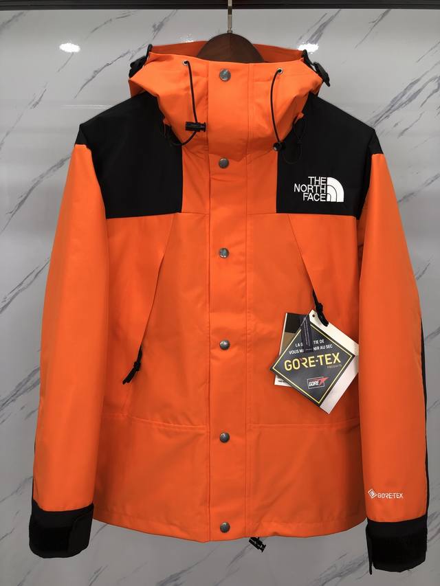 出厂价 颜色：橙色 TheNorthFace北面1990经典款户外防水冲锋衣登山夹克#代购级为了还原ZP的一切质感今年团队历经数月最终出货。所有辅料还原ZP，面