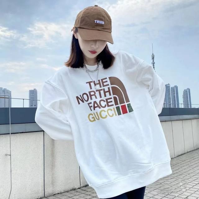 Gucci×The north face古驰&北面联名印花加绒圆领卫衣，夏季最新彩标LOGO印花卫衣， 亿万网红上身 仙气飘飘！简约中赋予满满的潮流元素 优质进