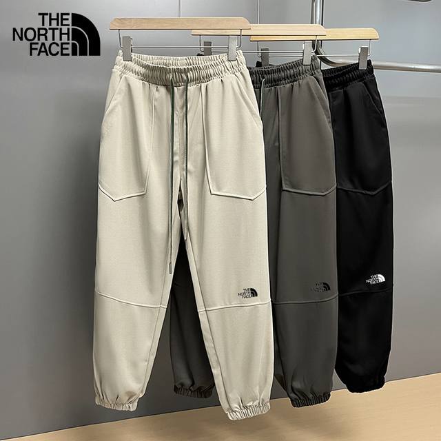 新款2024北面TheNorthFace工装休闲长裤束脚卫裤 北面logo完美呈现经典 纯棉材质 质感特赞 ， 上身舒适有型 超级百搭的一款裤子 喜欢户外旅行