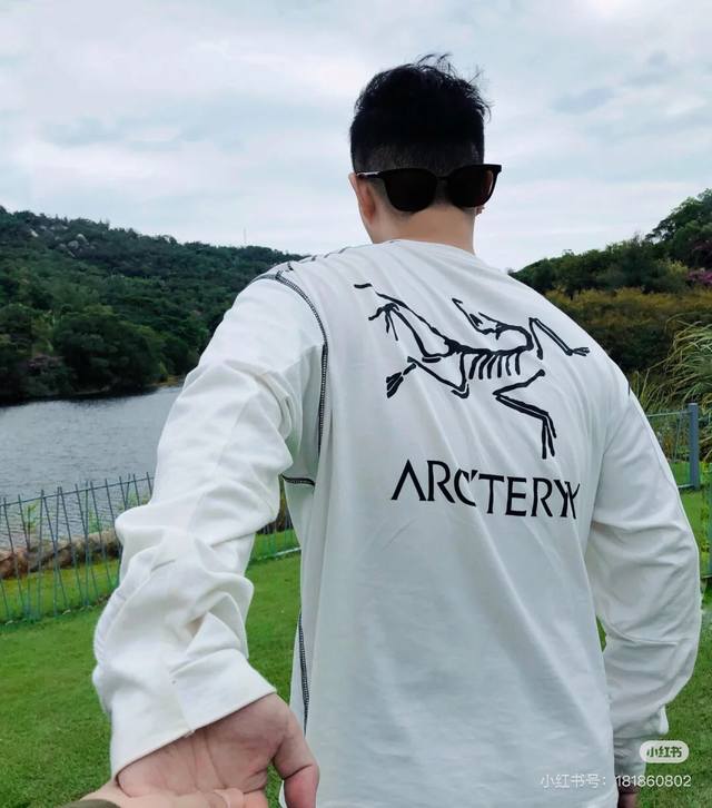 ARCTERYX SYSTEM A 始祖鸟 秋冬男女透气圆领T恤户外运动休闲长袖 功能性面料 有一定防晒效果 高密度走线 腋下针织面料提供舒适透气 手臂拉链口袋