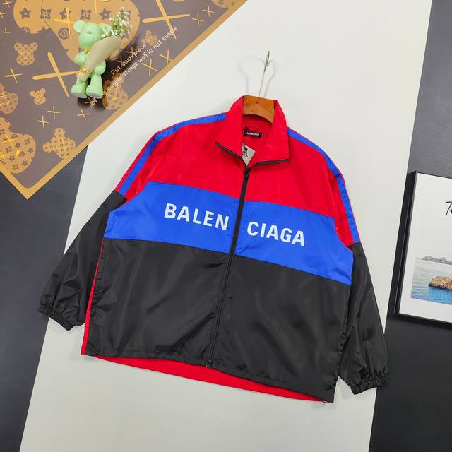 尺码46-52 早秋上新 Balenciaga 巴黎世家经典走秀款红蓝拼色标语冲锋衣外套 购入原版开模打造，全套定制辅料，细节决定成败 巴黎世家Balencia