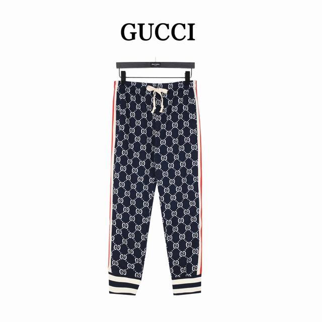 Gucci 古驰 经典提花满印LOGO长裤 Guc系列套装火到不行，面料为订织定染满印Logo，整件衣服定位裁剪，门襟左右G对位，区别市面不对位的G的快餐版本侧