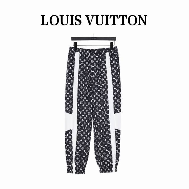 LouisVuitton 路易威登 24Fw 麻绳刺绣满印老花套装长裤 毛驴MONOGRAM 印花科技运动裤 本款运动裤拥有科技面料的缎面质感，以瞩目色调烘托