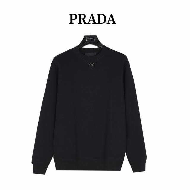 Prada 普拉达 经典三角标卫衣 三角标细节与官网同步，简约大气，采用高支高密双股空气层长绒棉面料，兼具保暖跟舒适，五金辅料跟原版，尼龙拼接设计，更具特色。