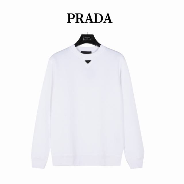 Prada 普拉达 经典三角标卫衣 三角标细节与官网同步，简约大气，采用高支高密双股空气层长绒棉面料，兼具保暖跟舒适，五金辅料跟原版，尼龙拼接设计，更具特色。