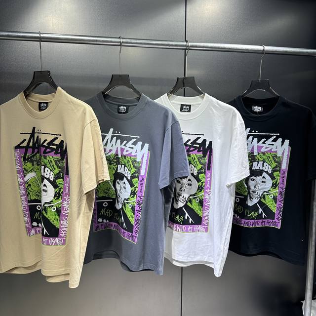 斯图西Stussy x 嘻哈歌手图案字母印花 双纱短袖T恤 独一高质量版本完美细节，圆筒版型Tee两侧面不带缝线，正确版本与正品相同，区别市场通货。 颜色：黑色