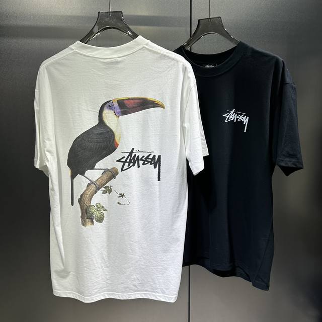 斯图西Stussy x 巨嘴鸟动物图案字母印花 245克双纱短袖T恤 独一高质量版本完美细节，圆筒版型Tee两侧面不带缝线，正确版本与正品相同，区别市场通货。