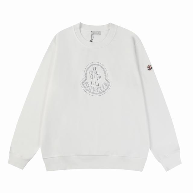 款号：859 MONCLER 蒙口烫钻圆领卫衣 420克时毛毛圈面料 OS版型 偏大 搭配原版高克重双纱螺纹 正确三针五线工艺 锁链边 颜色：黑色 白色 粉色